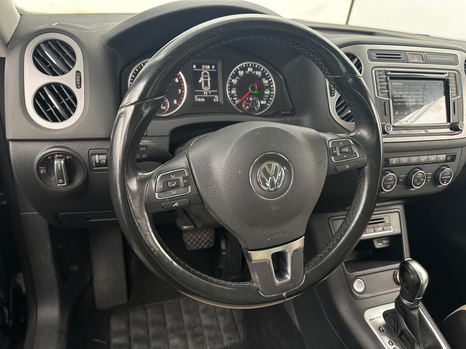 Thumbnail: 2017 Volkswagen Tiguan - 4