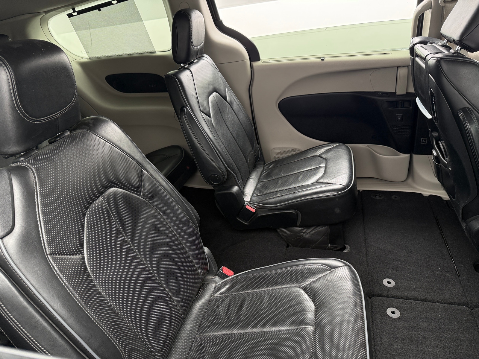 Thumbnail: 2017 Chrysler Pacifica - 5