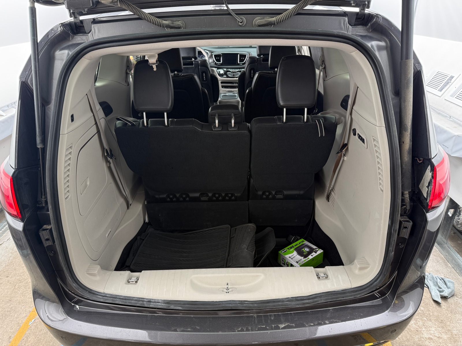 Thumbnail: 2017 Chrysler Pacifica - 6