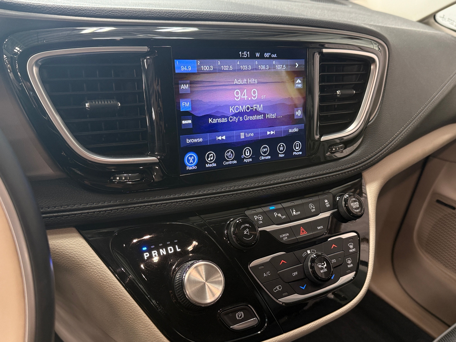 Thumbnail: 2017 Chrysler Pacifica - 3