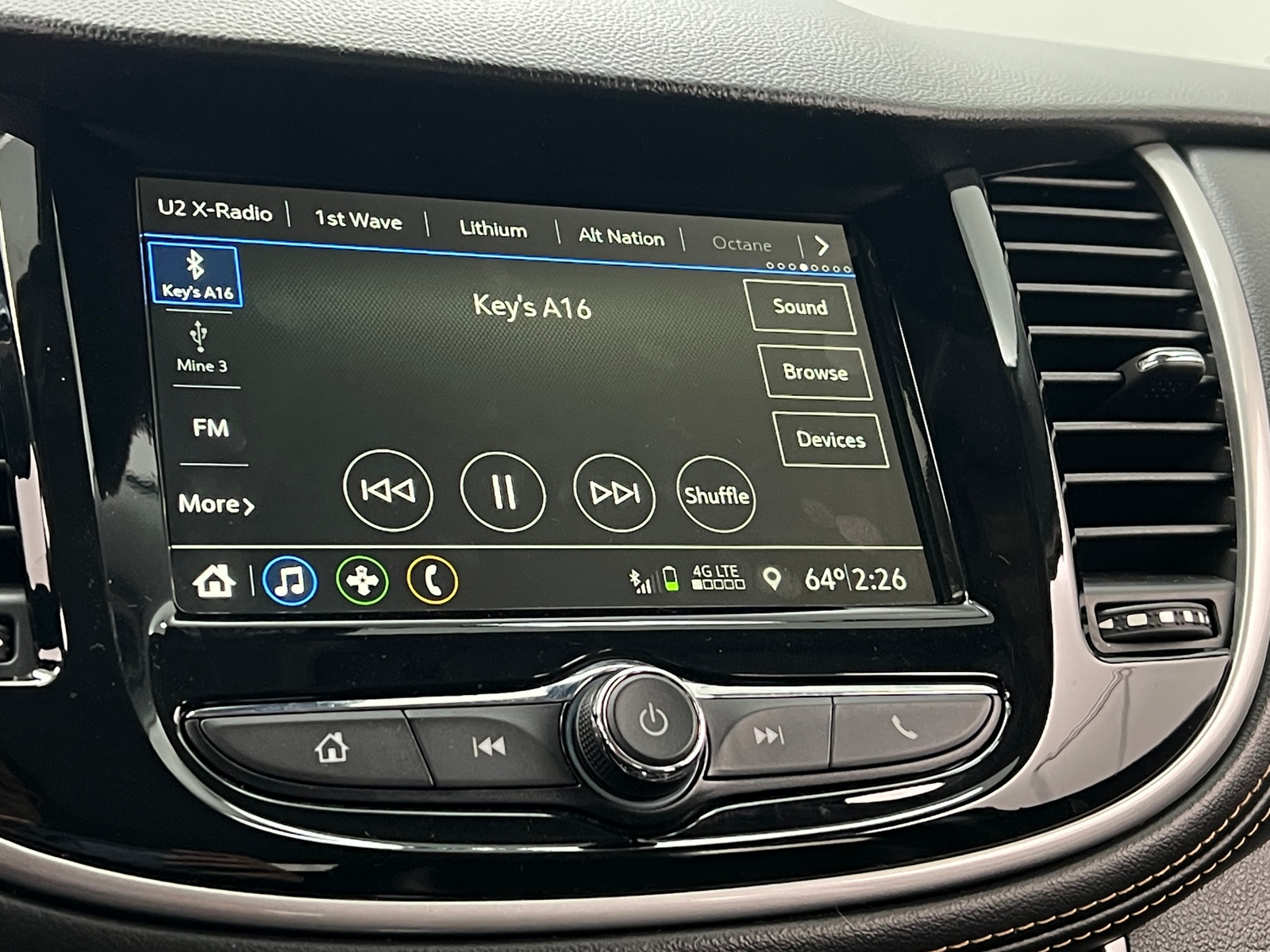 Thumbnail: 2019 Chevrolet Trax - 4