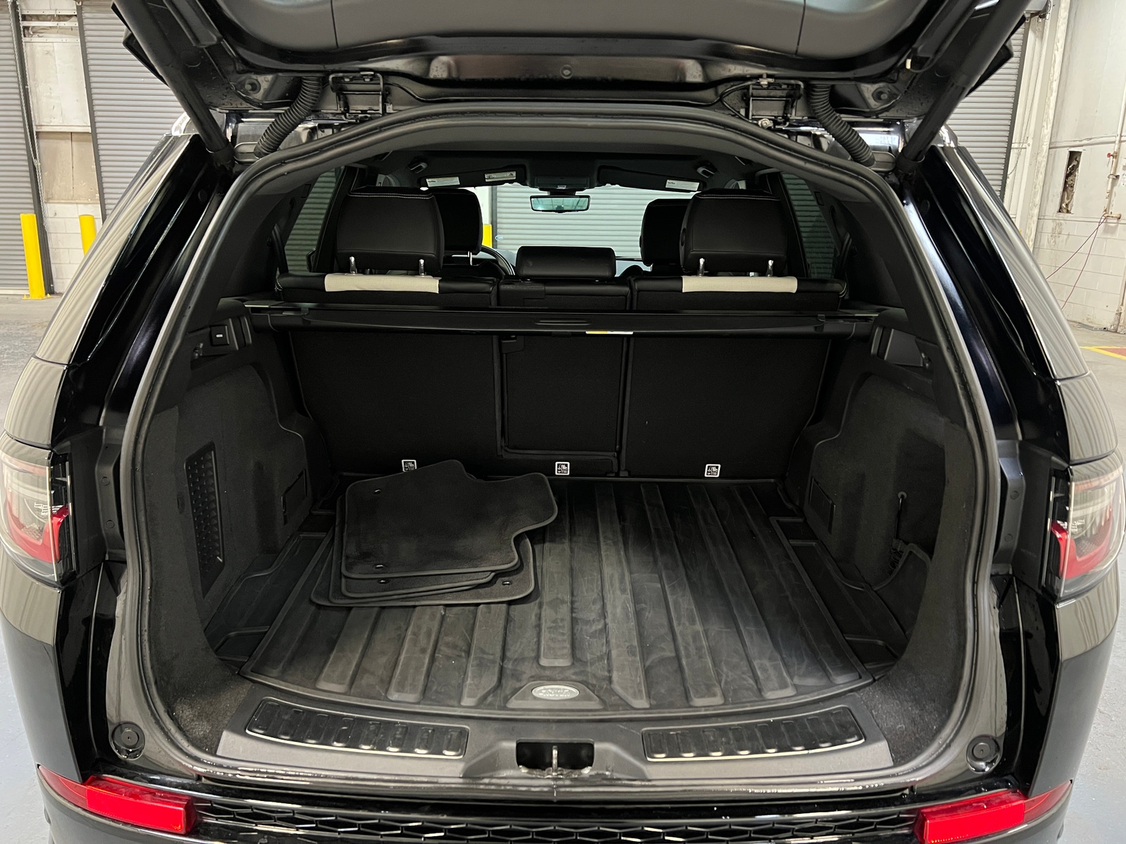 Thumbnail: 2020 Land Rover Discovery Sport - 6