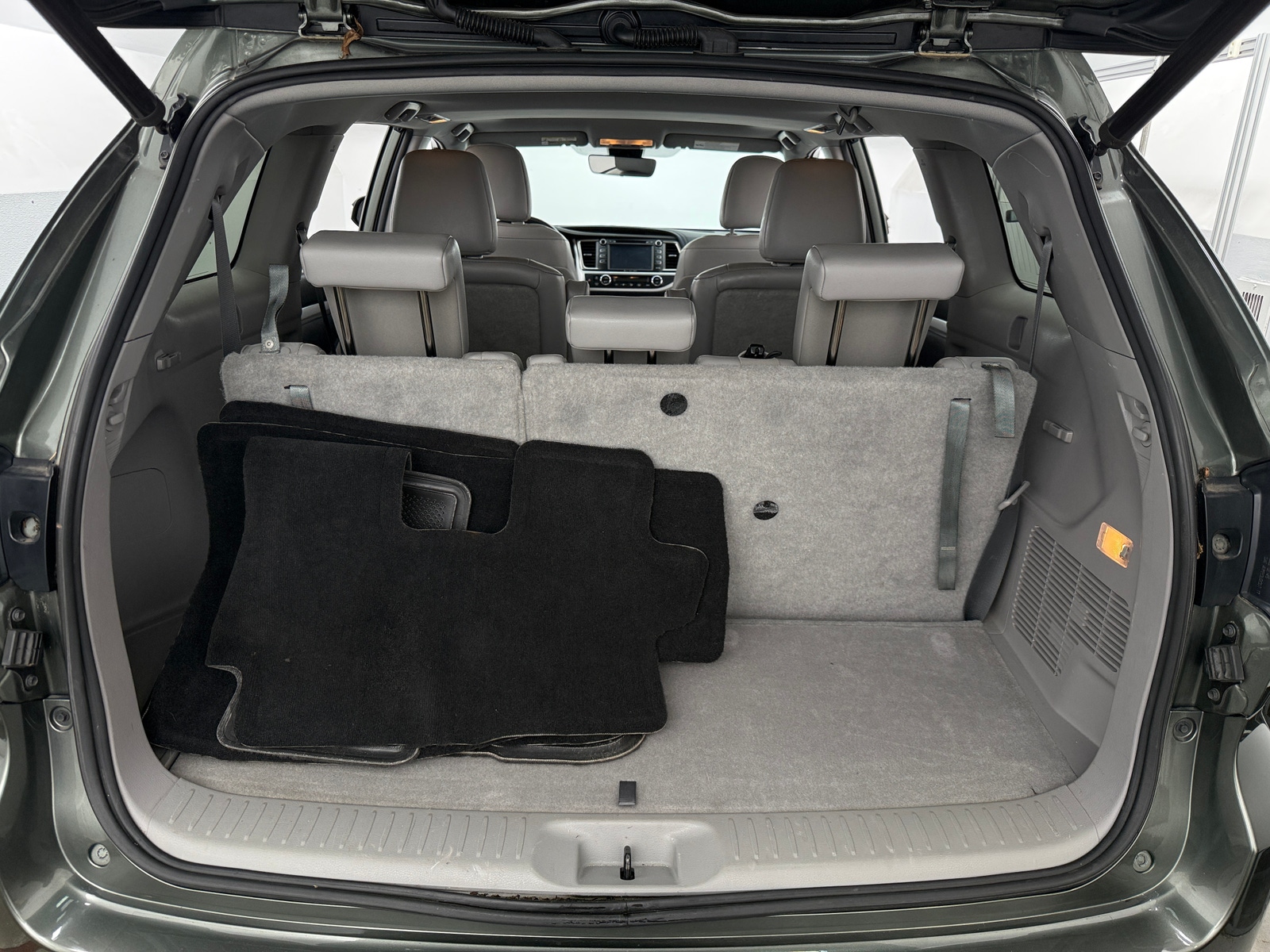 Thumbnail: 2019 Toyota Highlander - 6