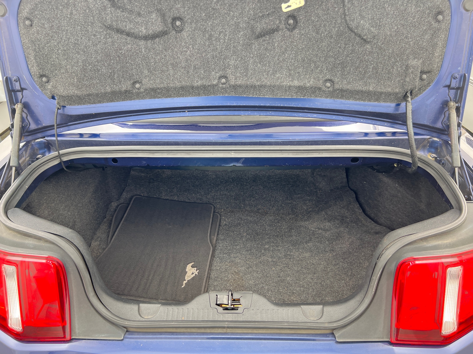 Thumbnail: 2010 Ford Mustang - 6