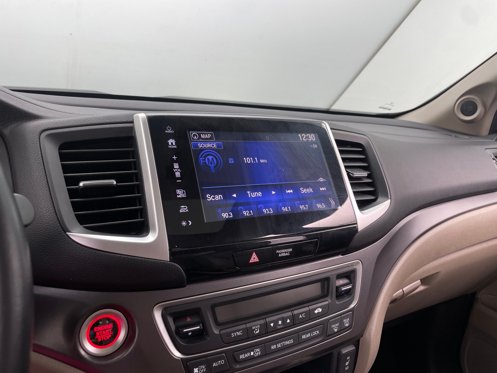 Thumbnail: 2017 Honda Pilot - 3