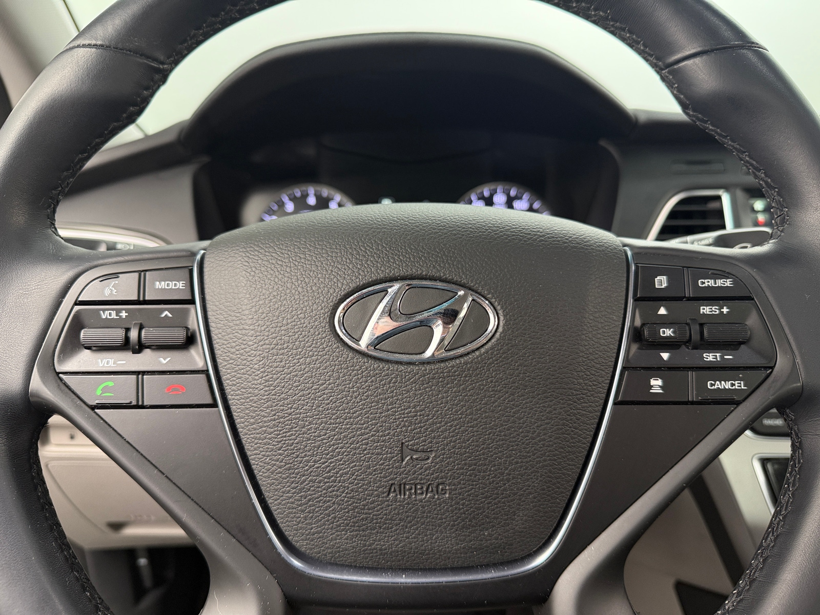 Thumbnail: 2017 Hyundai Sonata - 4