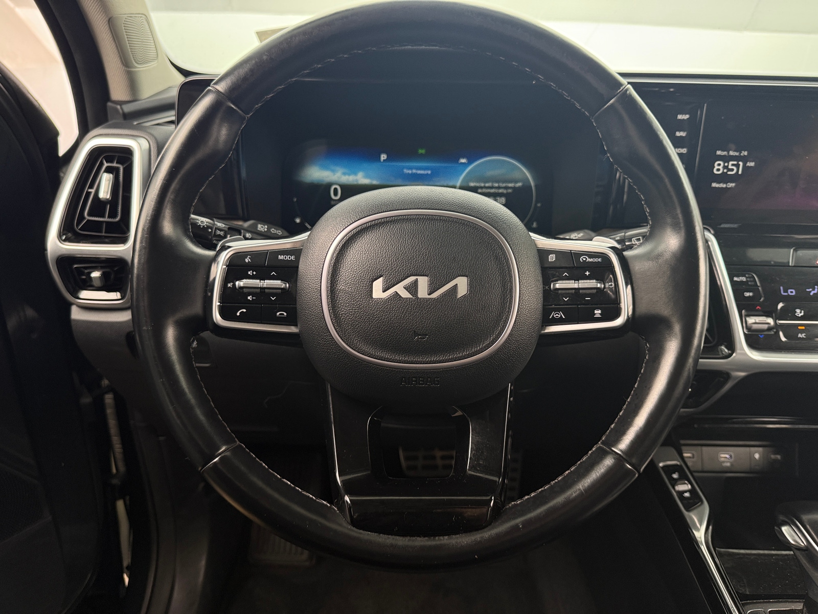 Thumbnail: 2022 Kia Sorento - 4