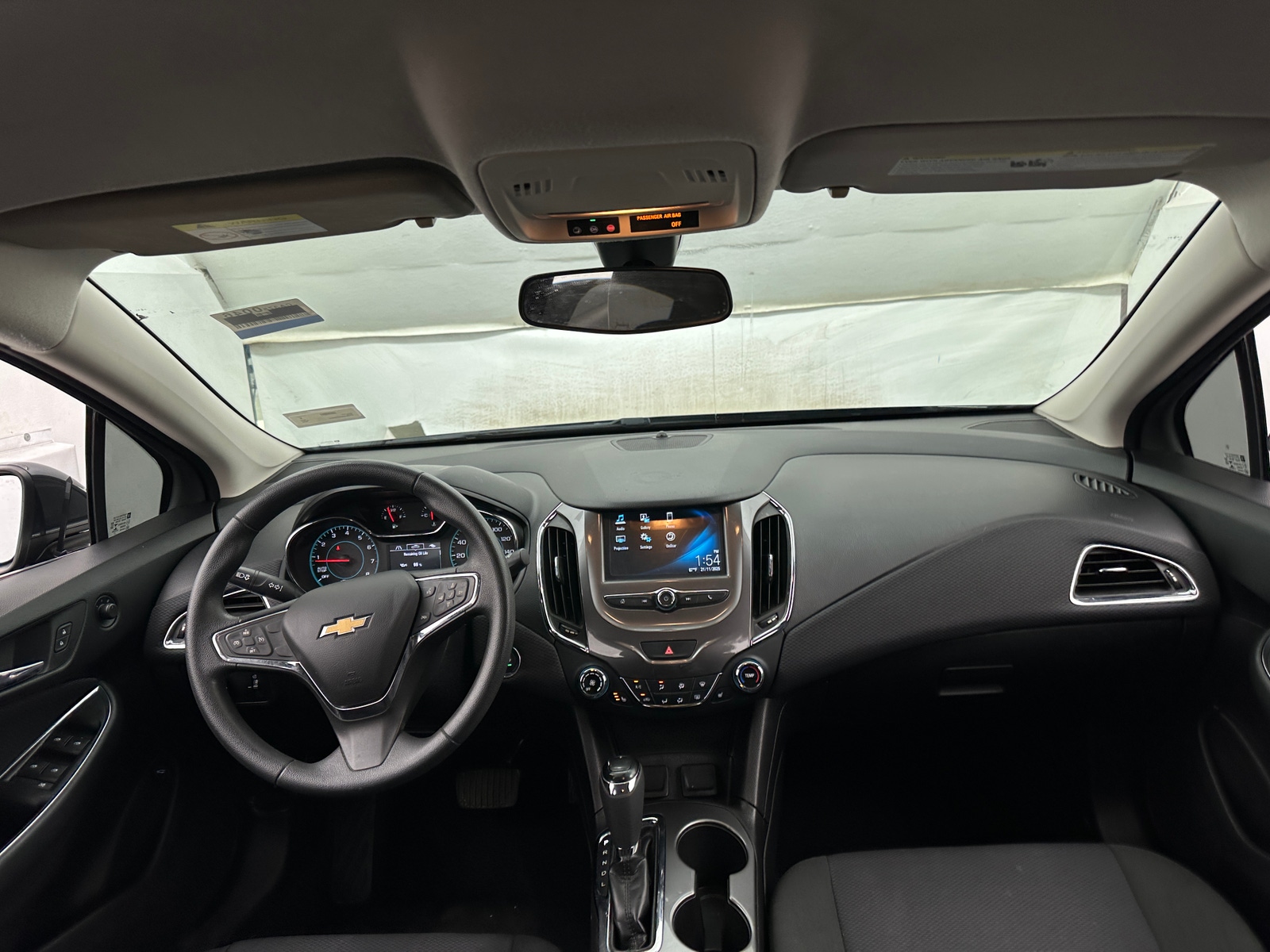 Thumbnail: 2018 Chevrolet Cruze - 3