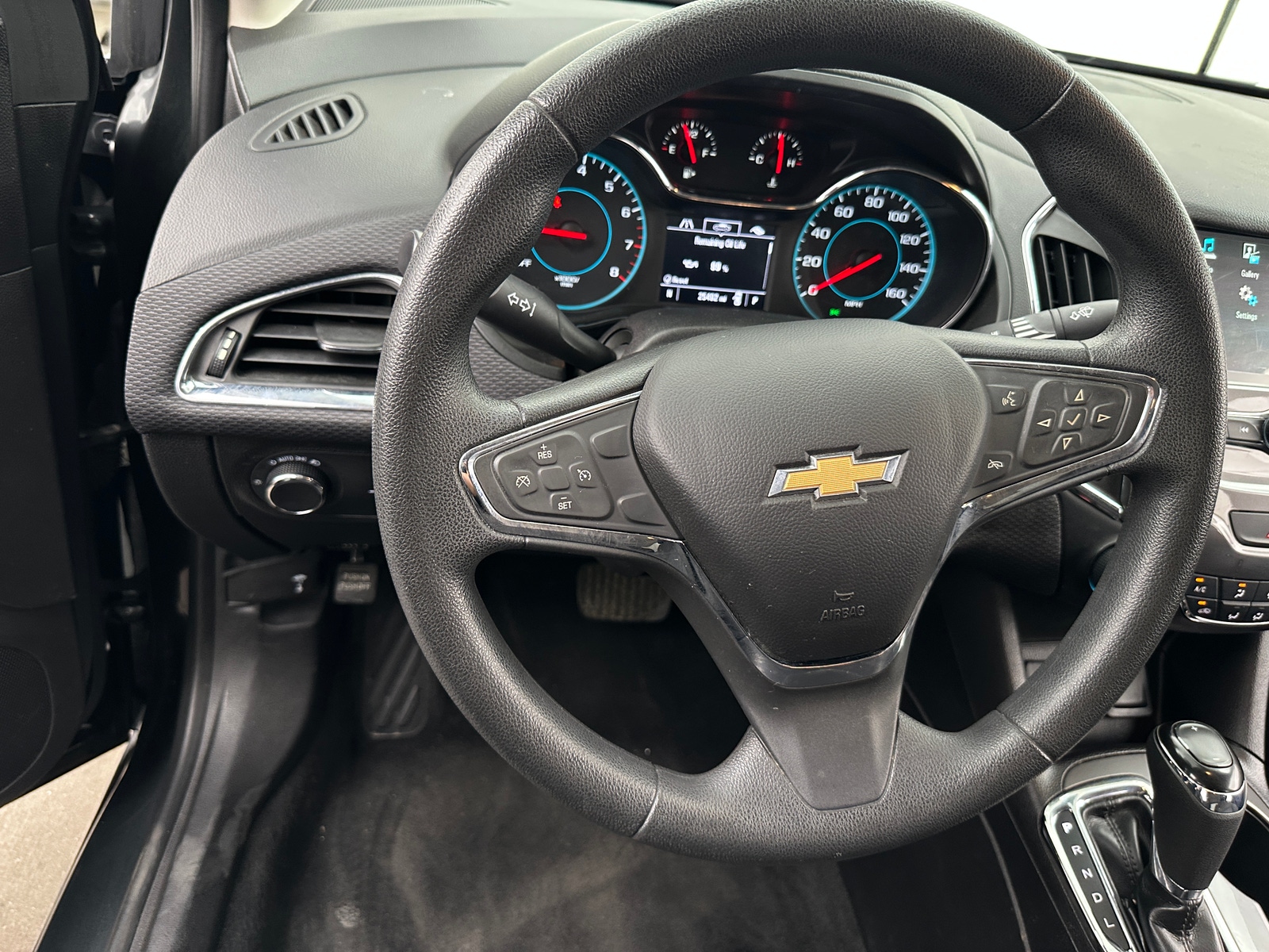 Thumbnail: 2018 Chevrolet Cruze - 5