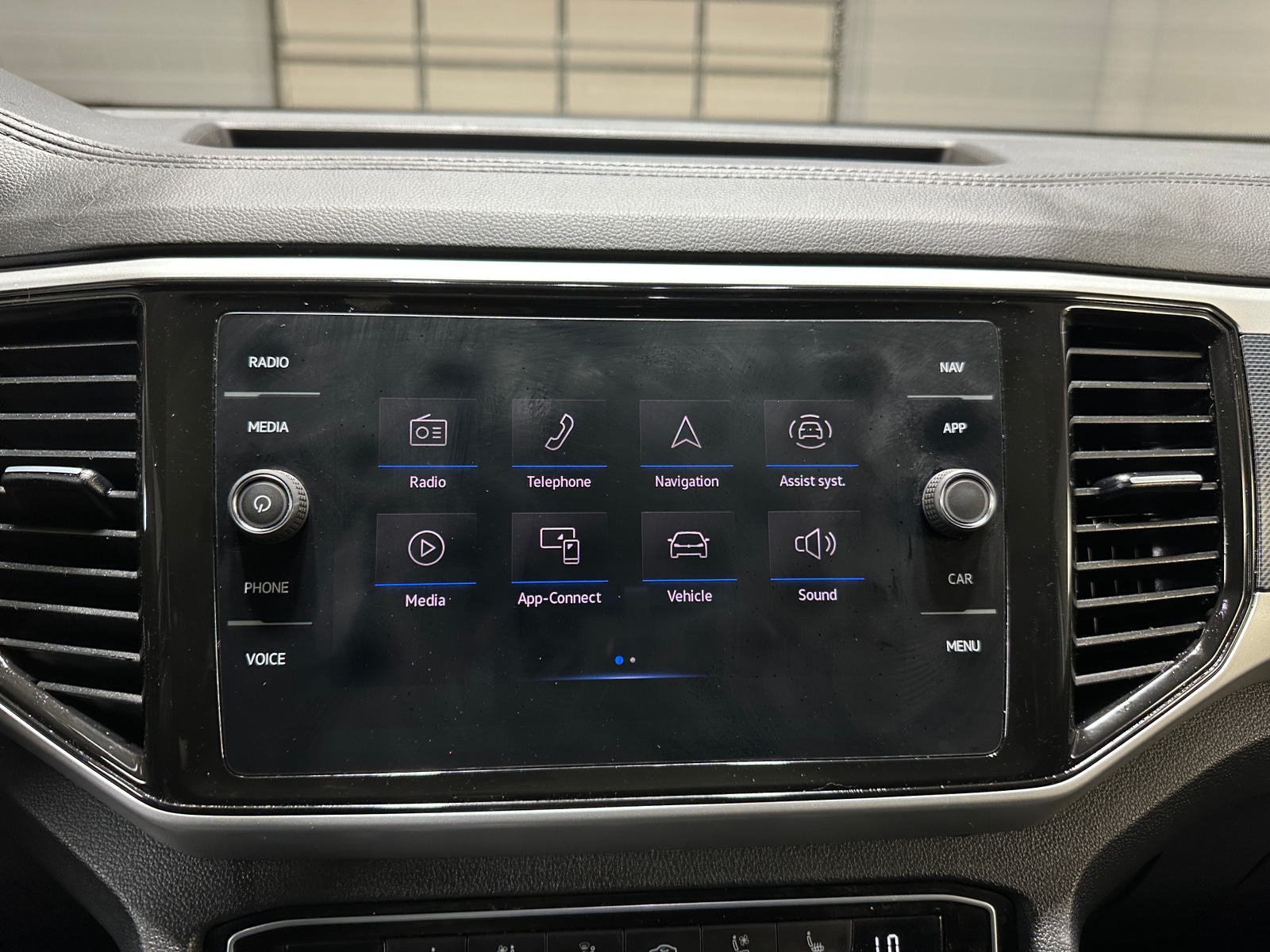 Thumbnail: 2022 Volkswagen Atlas - 3