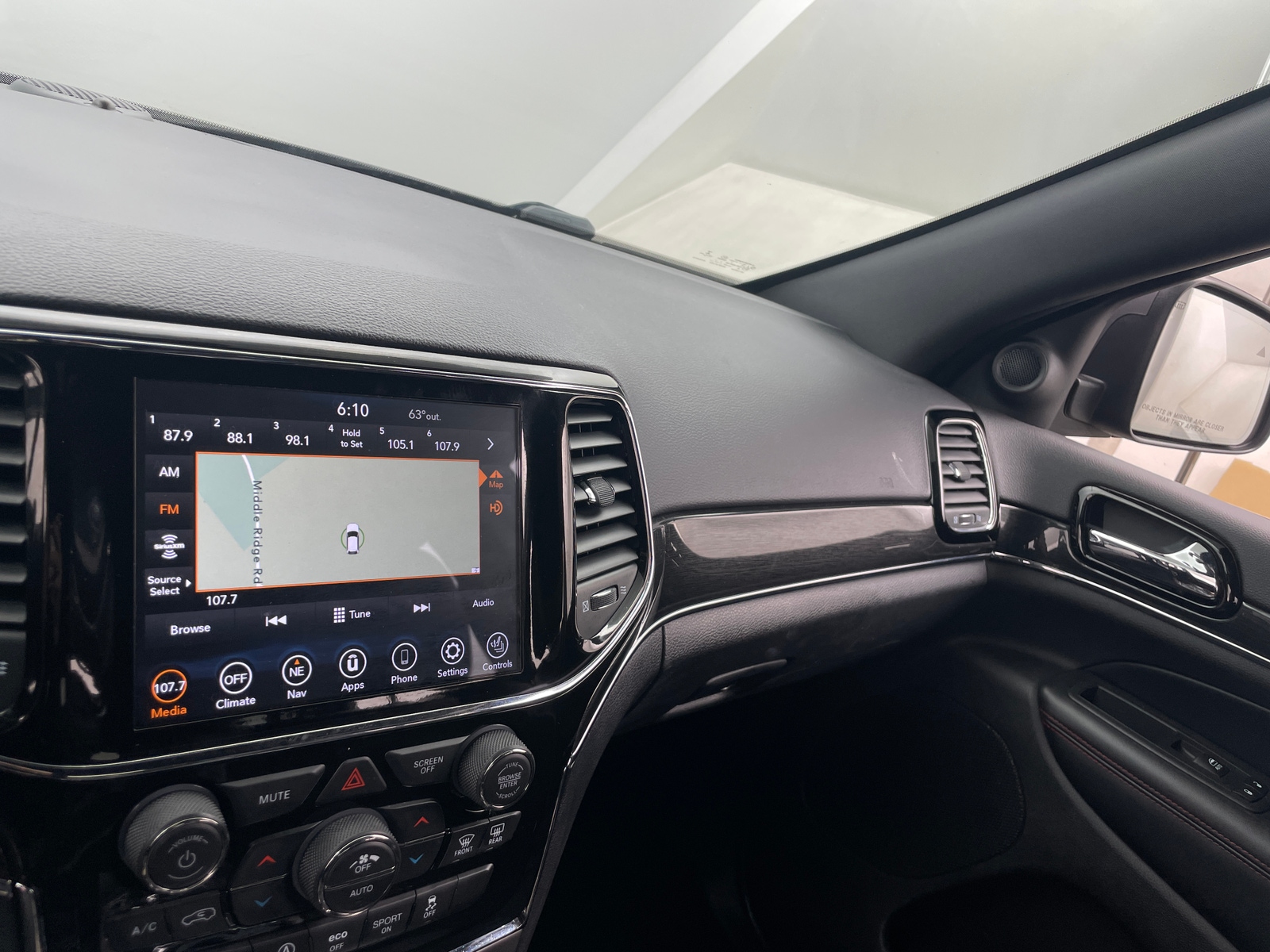 Thumbnail: 2020 Jeep Grand Cherokee - 4