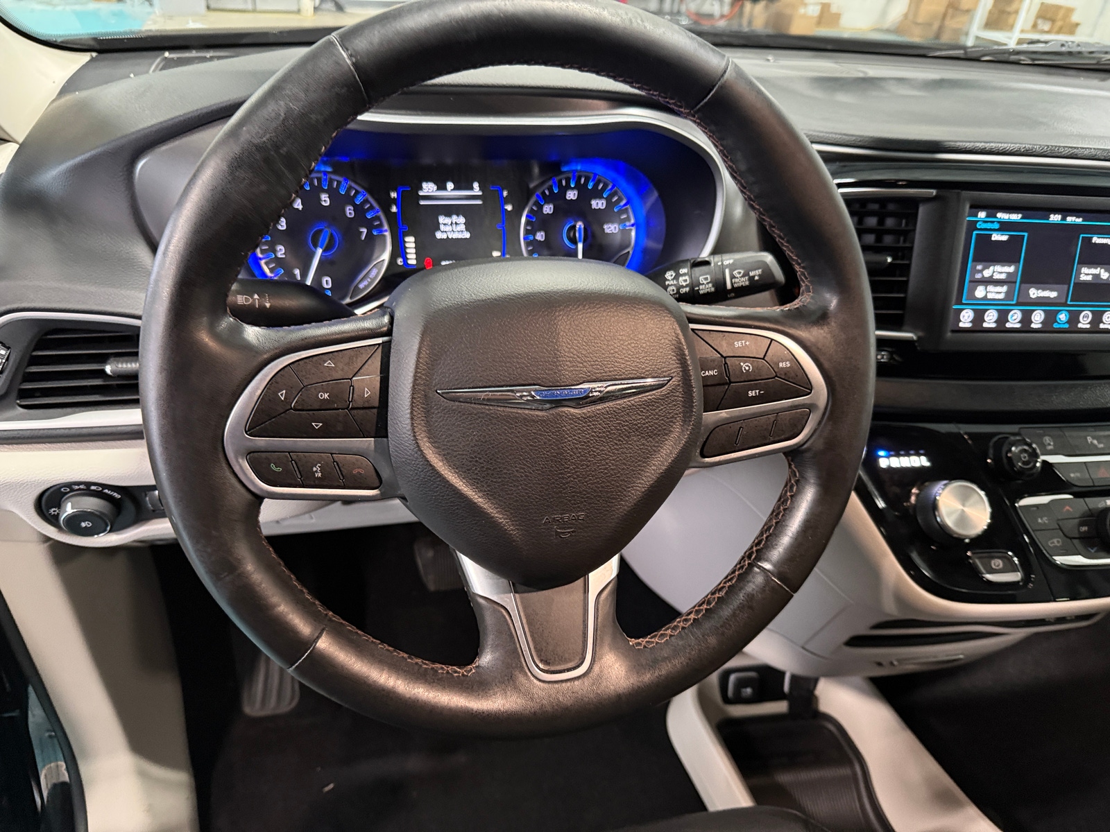 Thumbnail: 2020 Chrysler Pacifica - 4