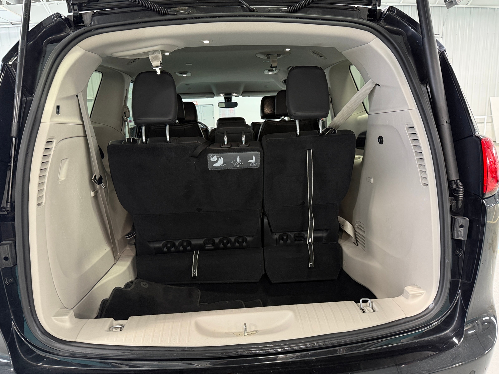 Thumbnail: 2020 Chrysler Pacifica - 6