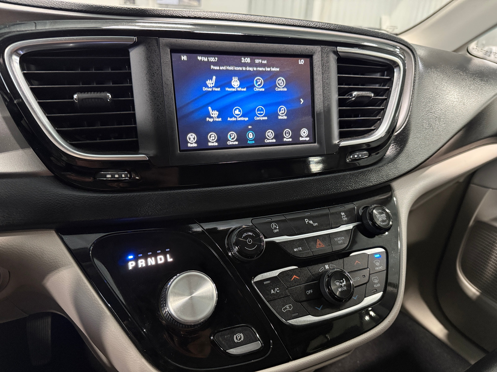 Thumbnail: 2020 Chrysler Pacifica - 3