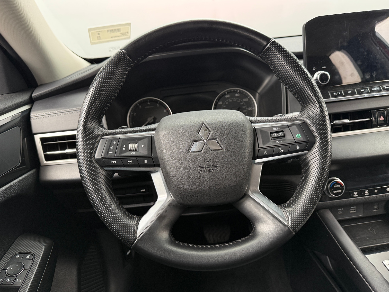 Thumbnail: 2024 Mitsubishi Outlander - 4