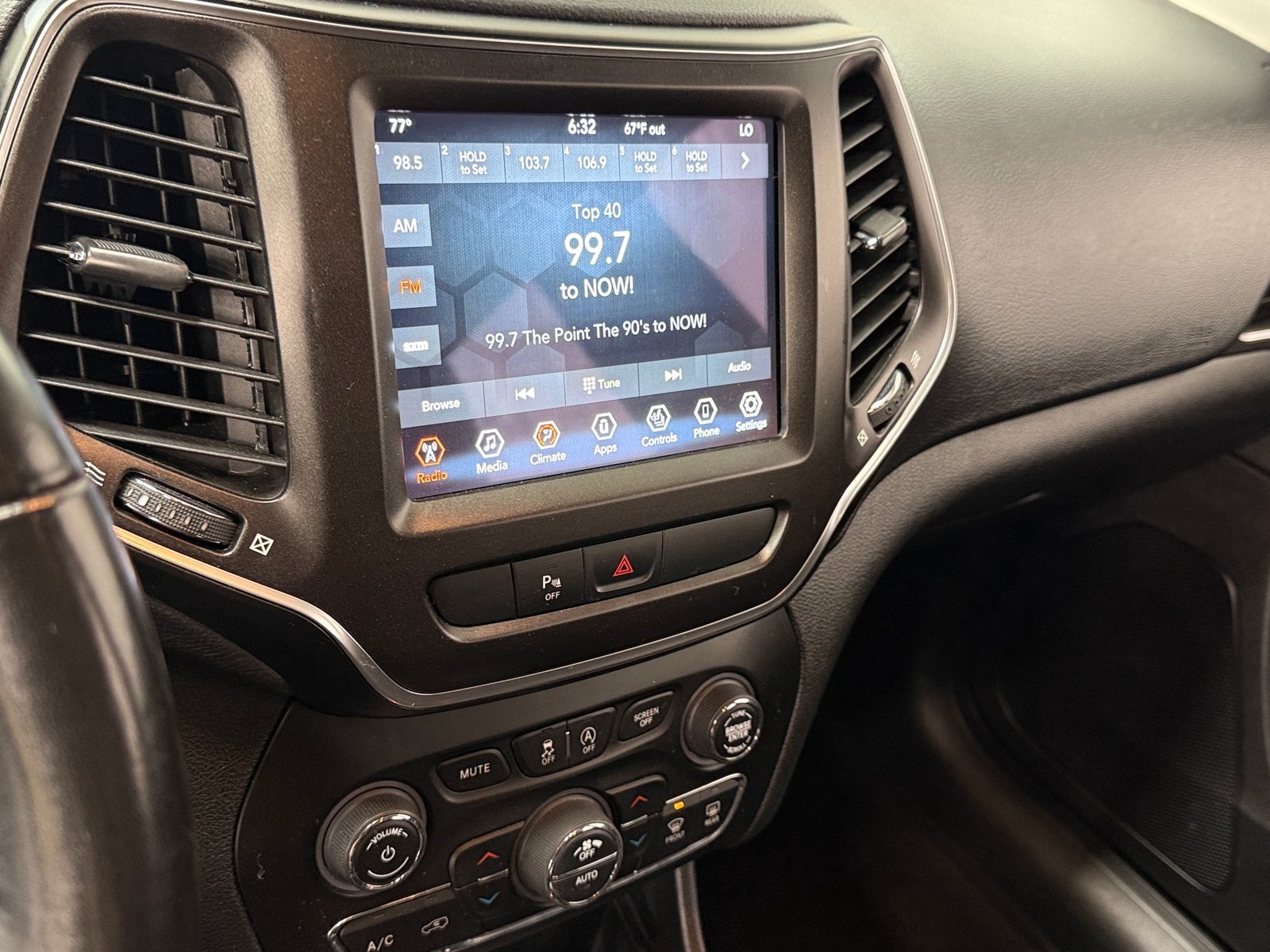 Thumbnail: 2020 Jeep Cherokee - 4