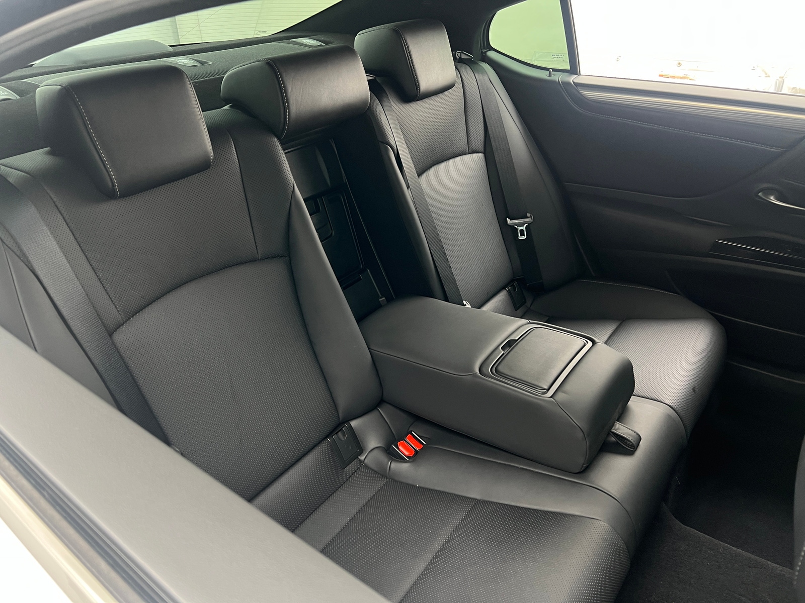 Thumbnail: 2022 Lexus ES - 5