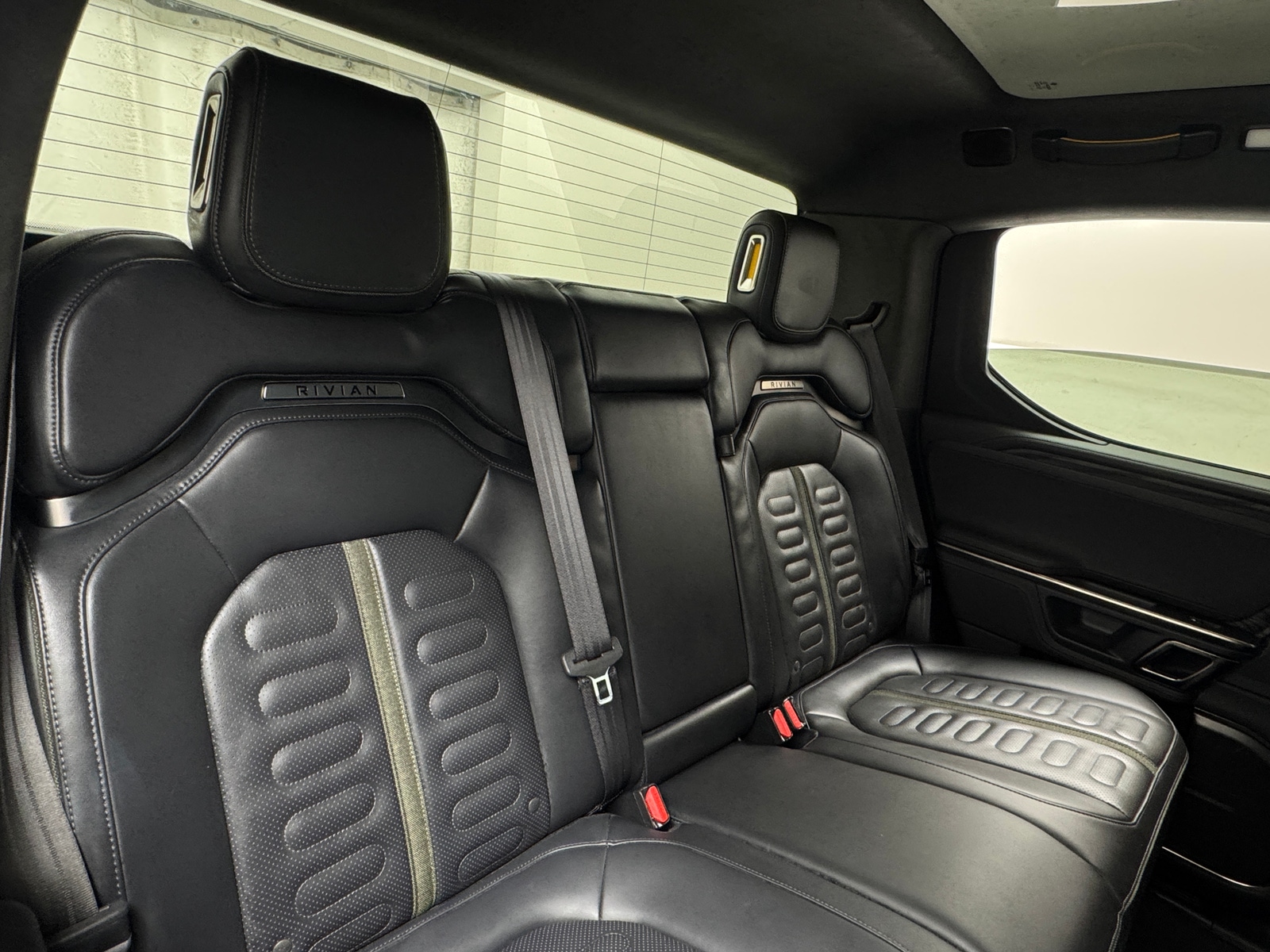 Thumbnail: 2022 Rivian R1T - 5