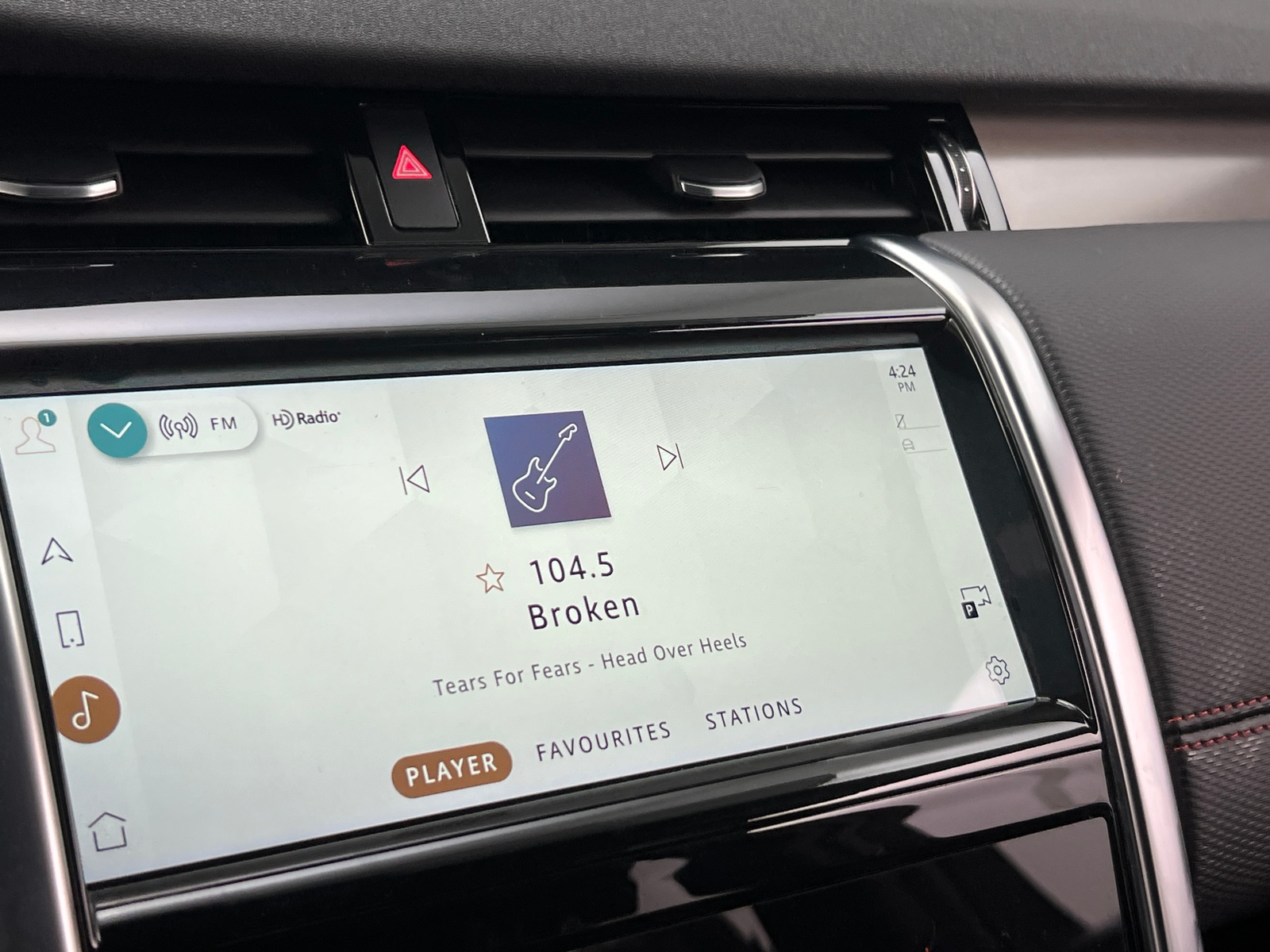 Thumbnail: 2022 Land Rover Discovery Sport - 3