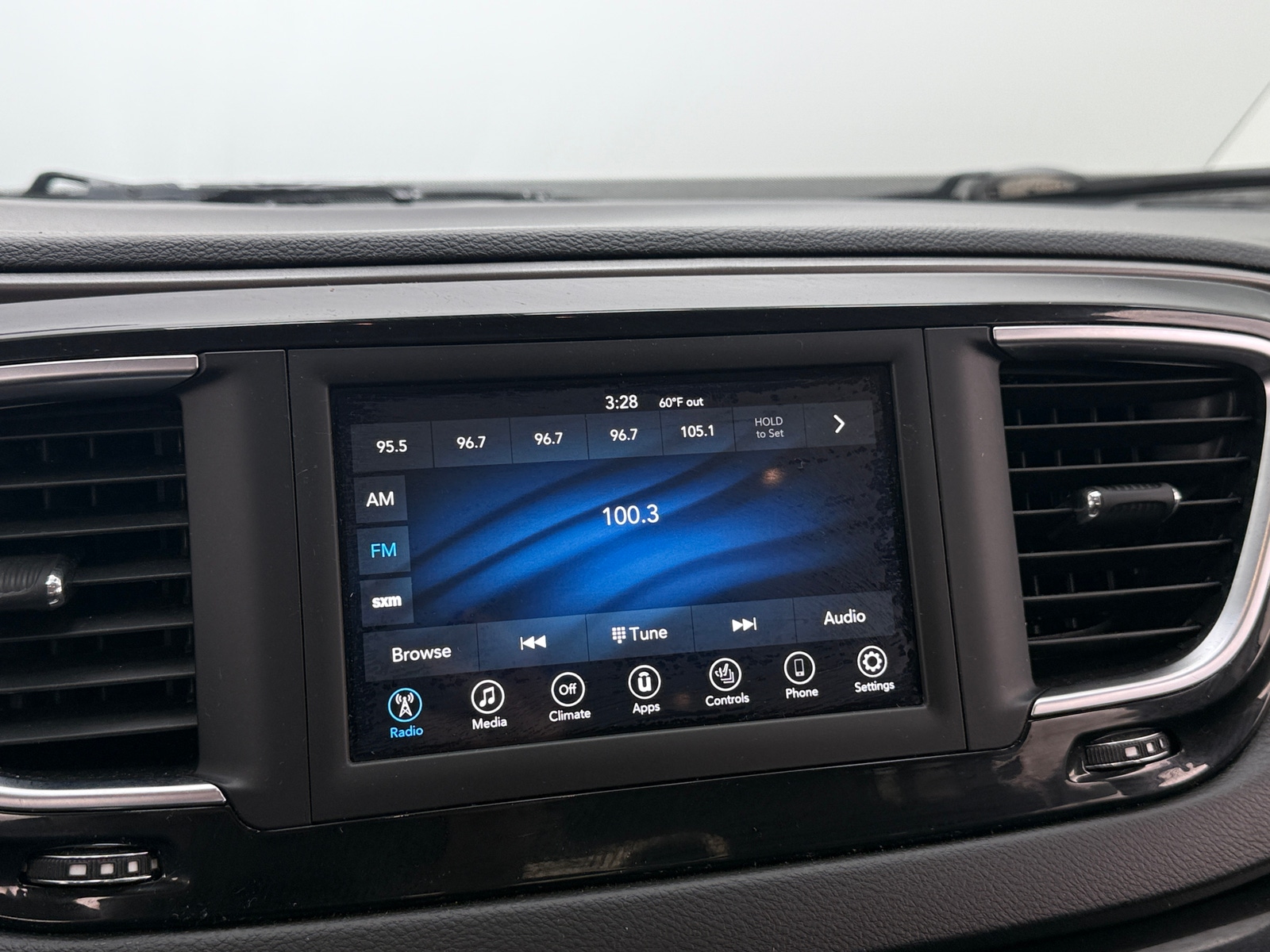 Thumbnail: 2020 Chrysler Pacifica - 3