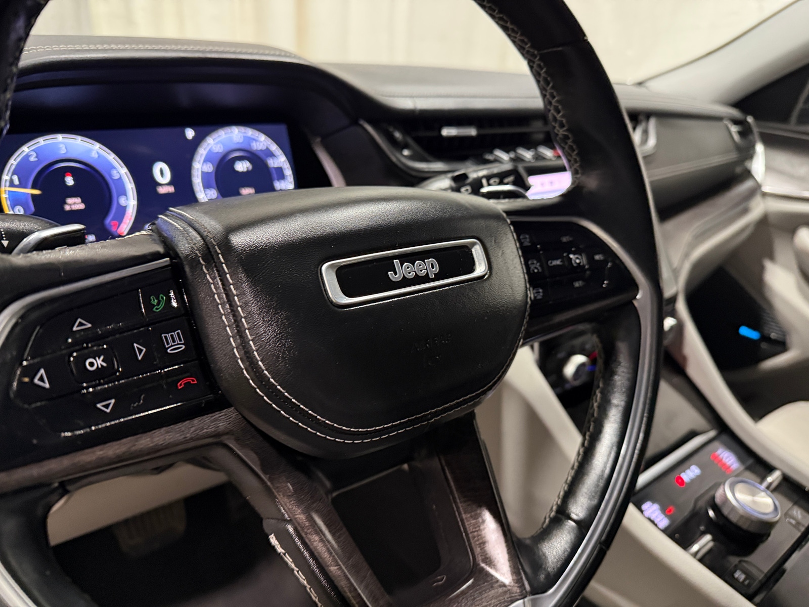 Thumbnail: 2022 Jeep Grand Cherokee L - 4