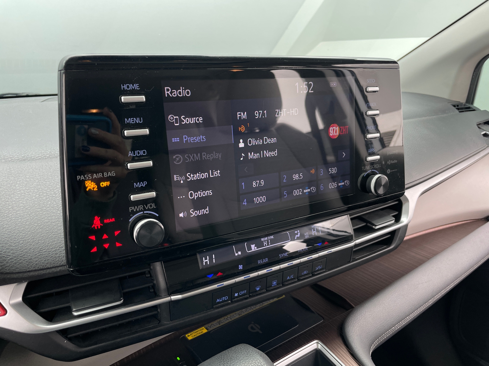 Thumbnail: 2021 Toyota Sienna - 4