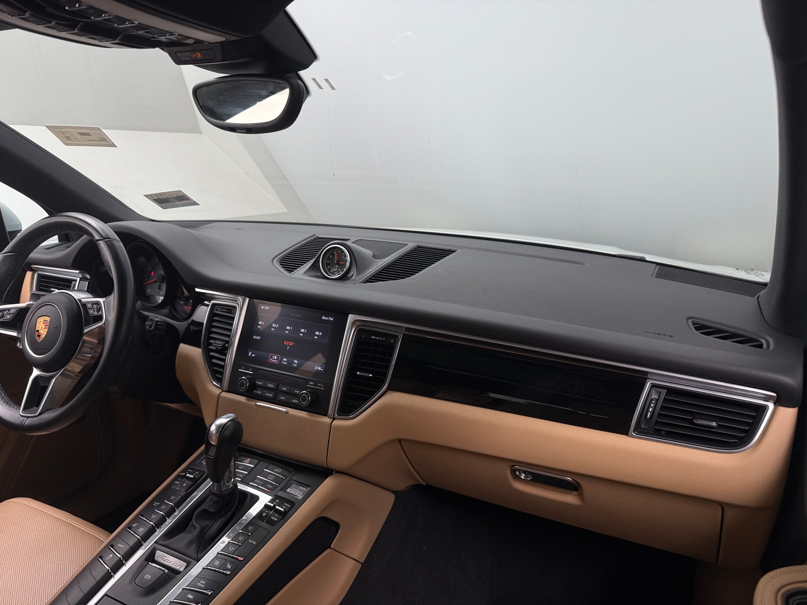 Thumbnail: 2018 Porsche Macan - 2