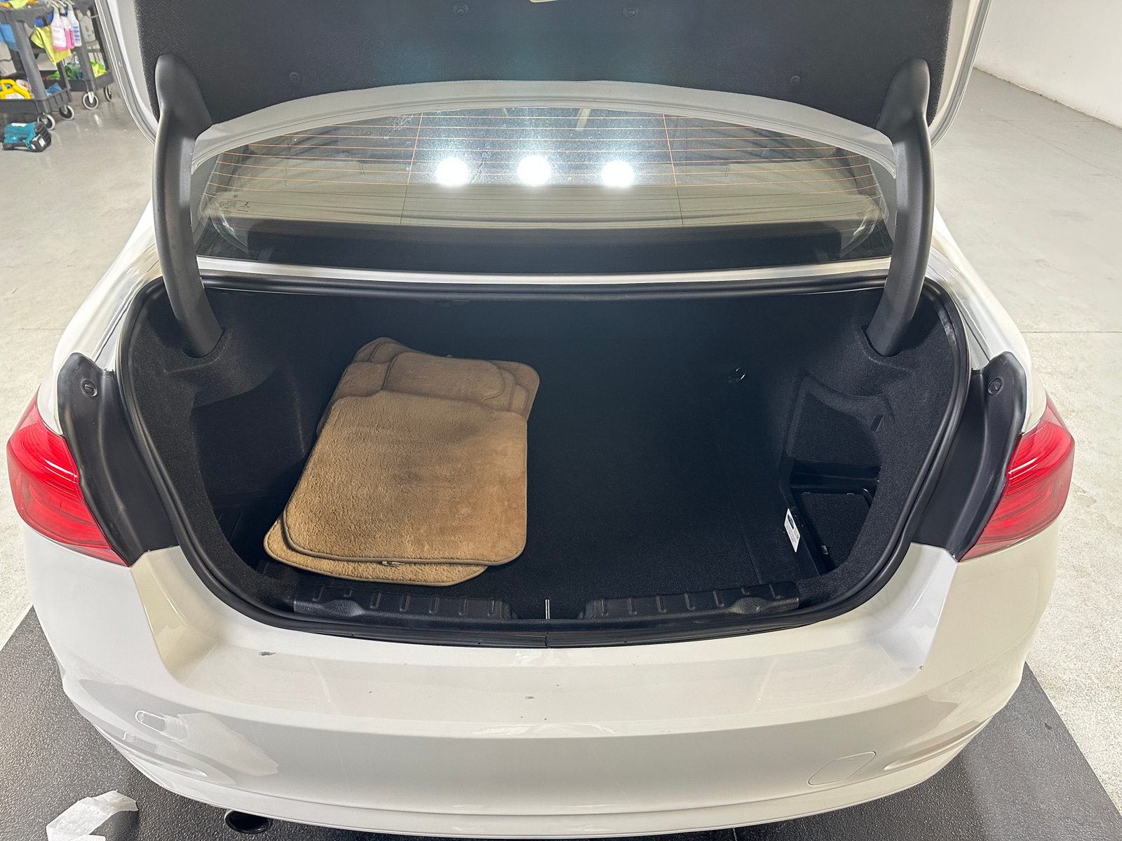 Thumbnail: 2016 BMW 3 Series - 6