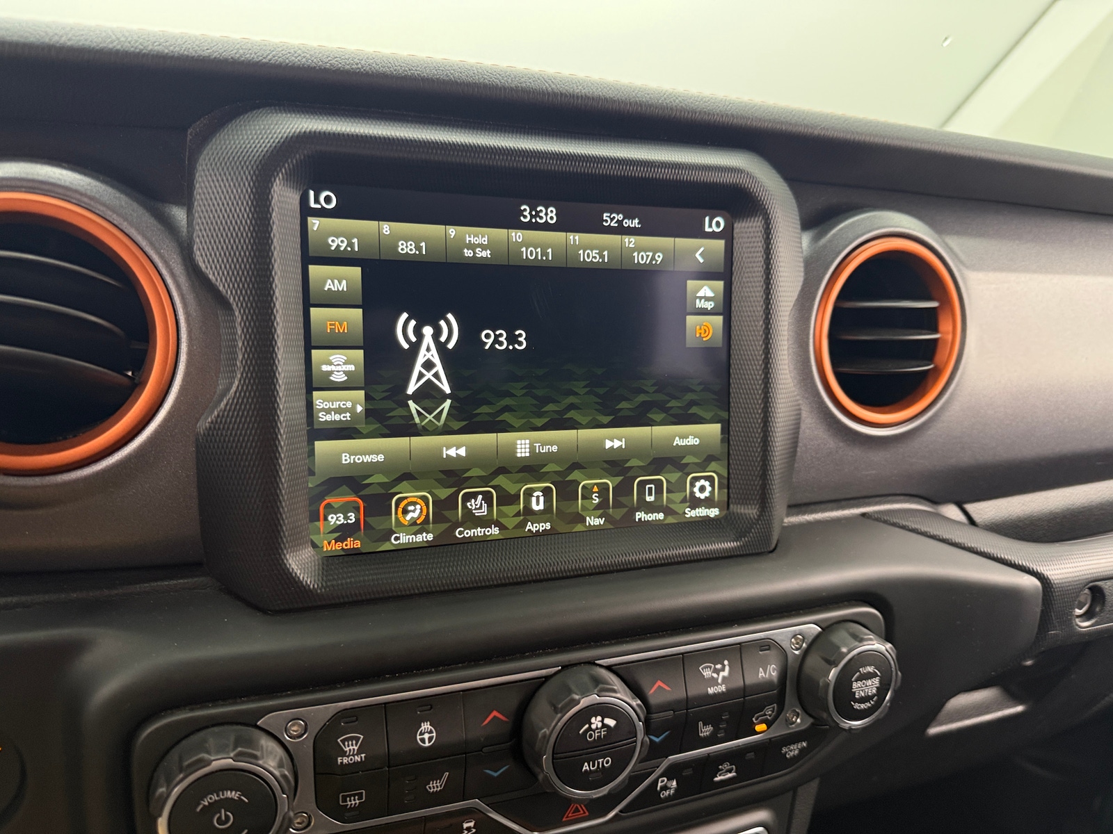 Thumbnail: 2021 Jeep Gladiator - 3