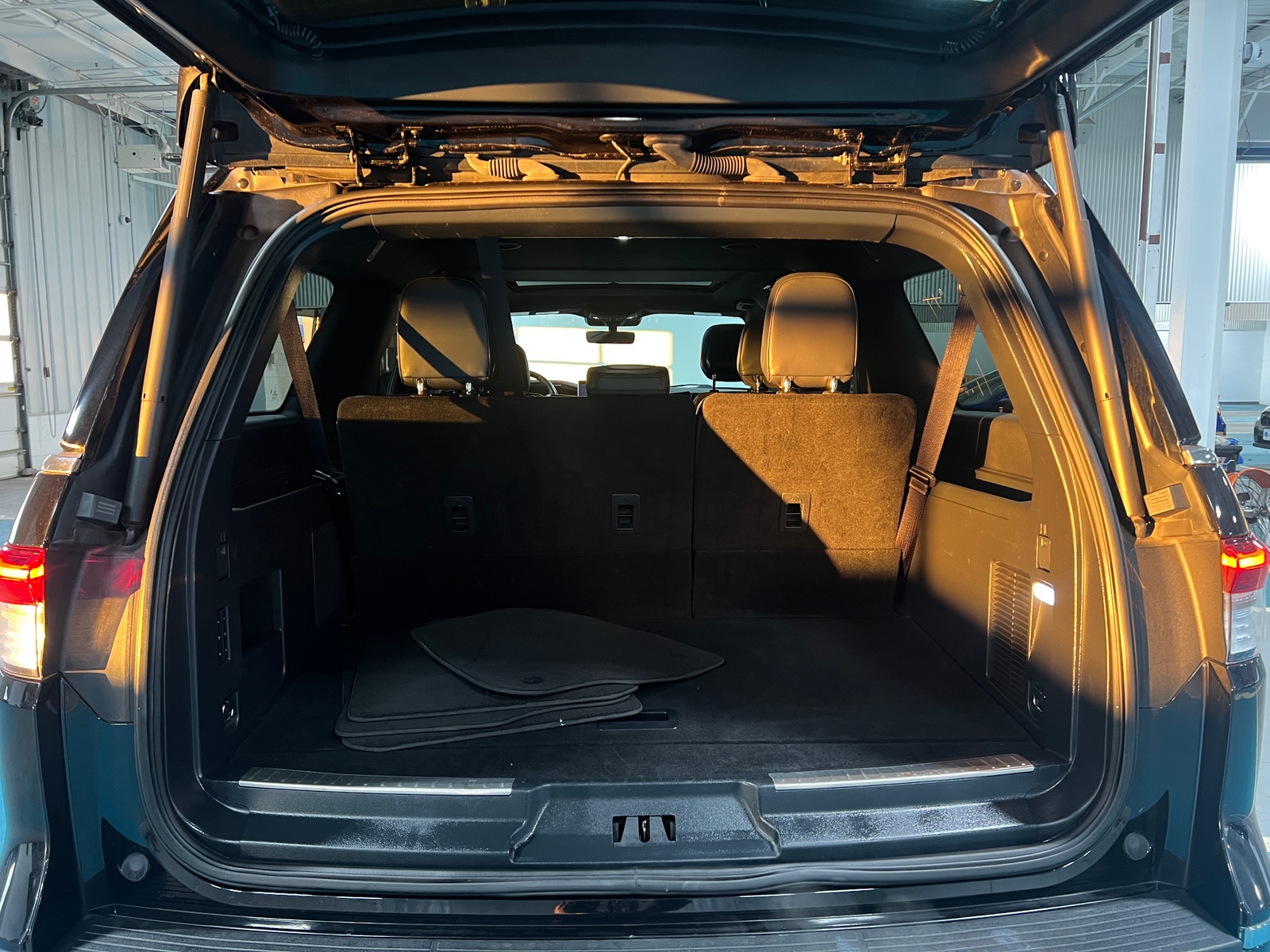 Thumbnail: 2024 Lincoln Navigator L - 6