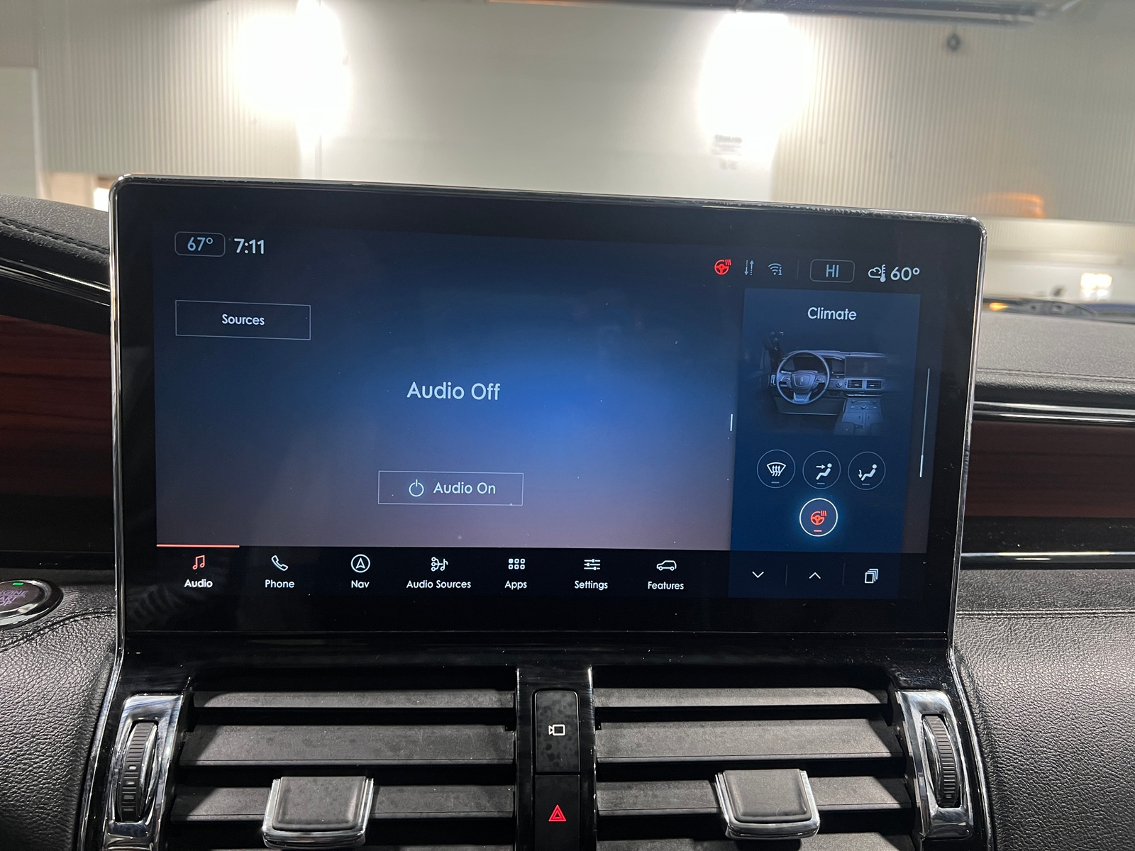 Thumbnail: 2024 Lincoln Navigator L - 3