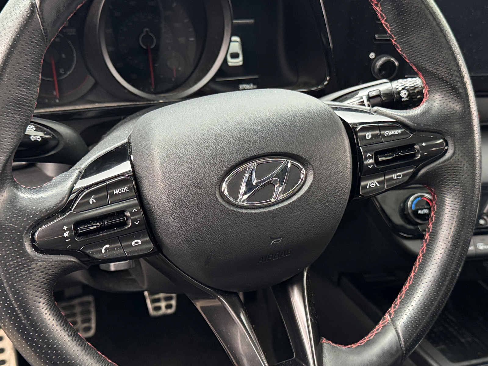 Thumbnail: 2022 Hyundai Elantra - 4