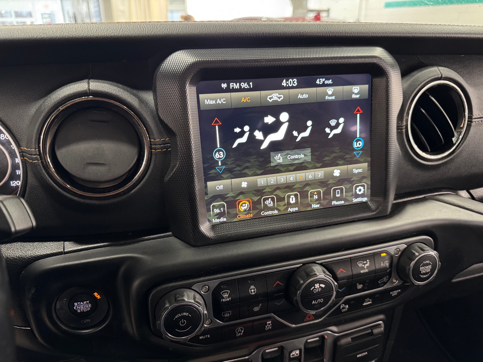 Thumbnail: 2021 Jeep Gladiator - 3