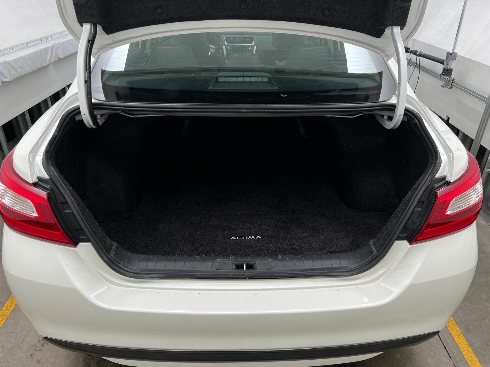 Thumbnail: 2017 Nissan Altima - 6