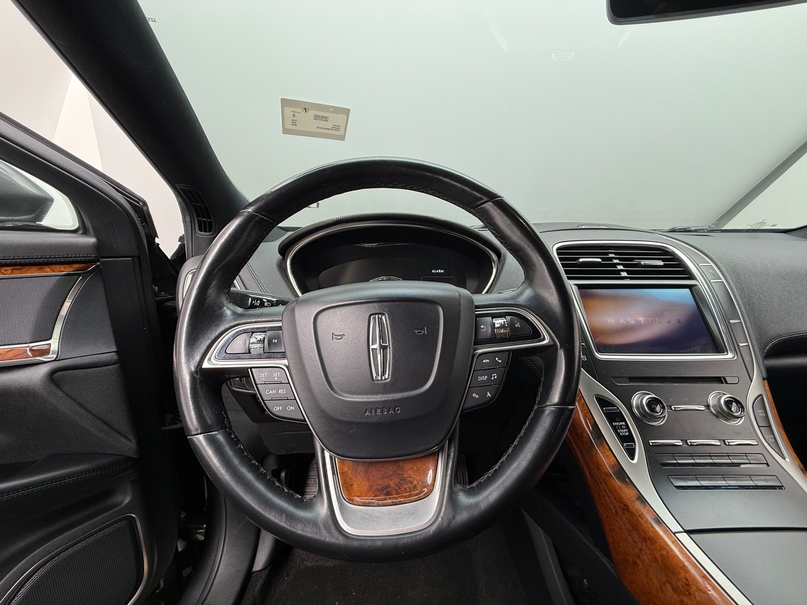 Thumbnail: 2019 Lincoln Nautilus - 4