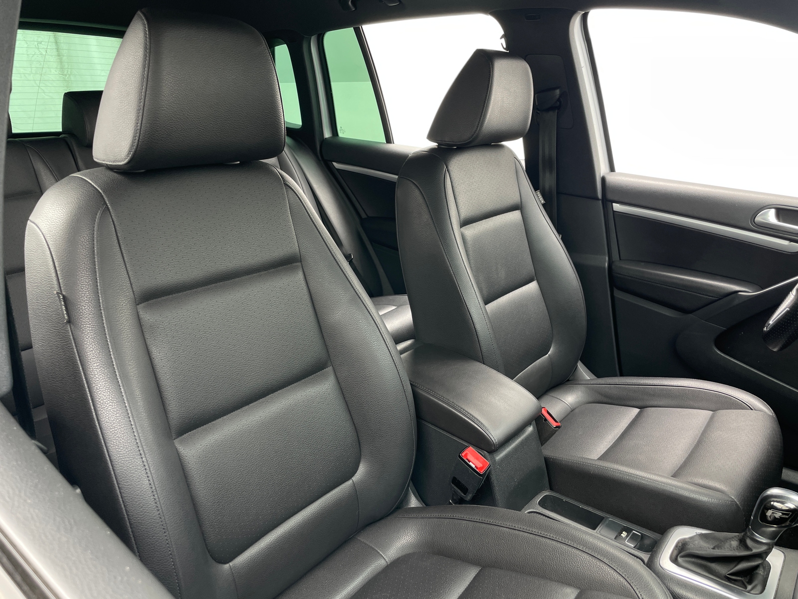 Thumbnail: 2016 Volkswagen Tiguan - 2