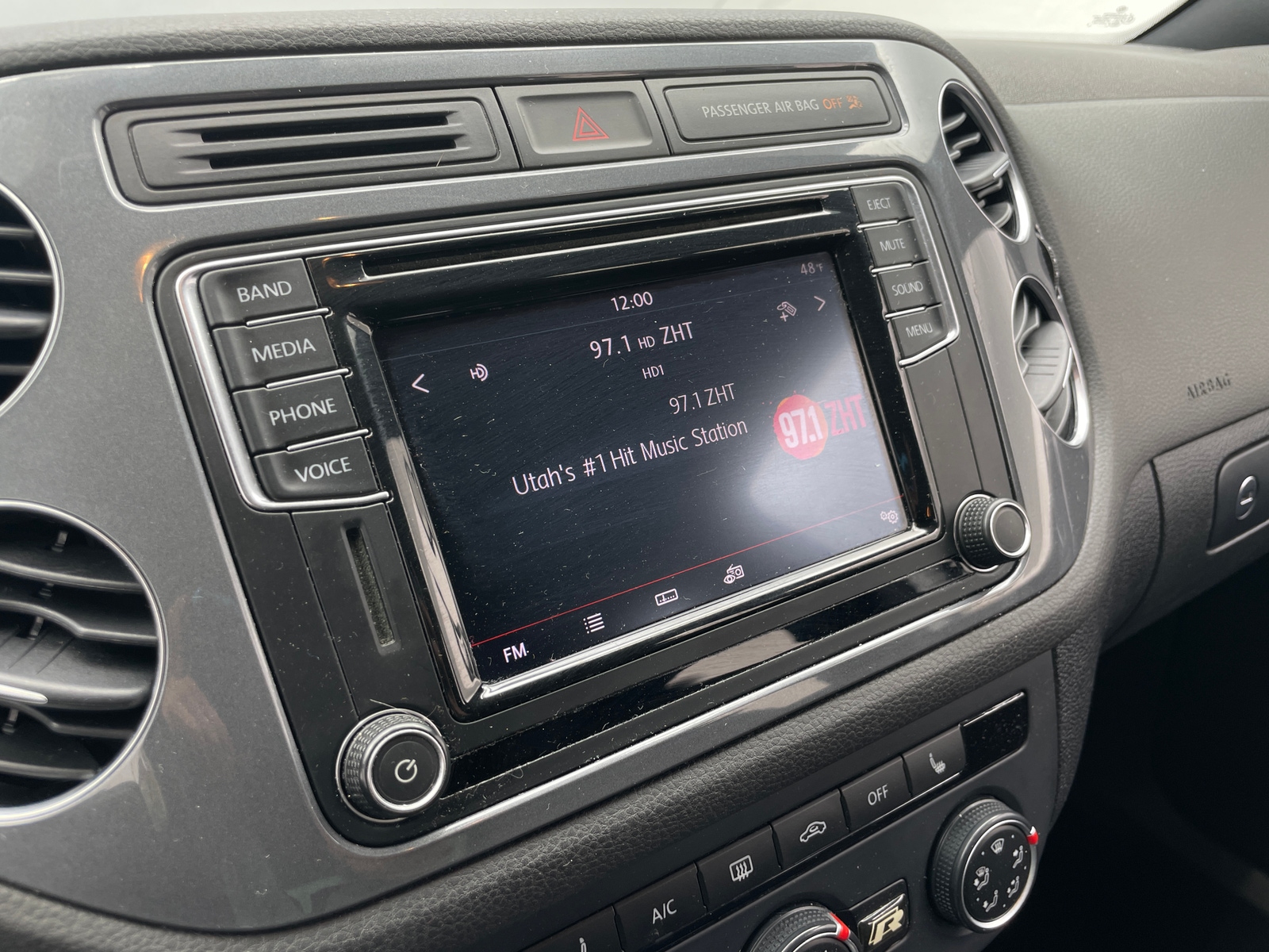 Thumbnail: 2016 Volkswagen Tiguan - 4