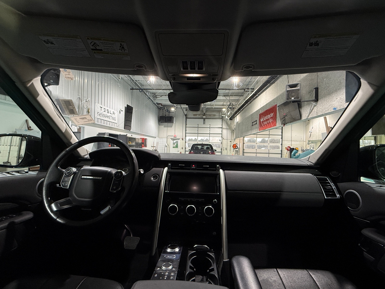 Thumbnail: 2018 Land Rover Discovery - 2