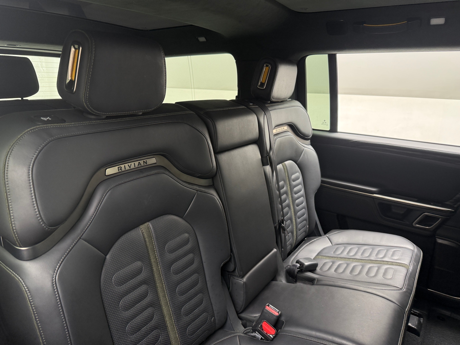 Thumbnail: 2022 Rivian R1S - 5