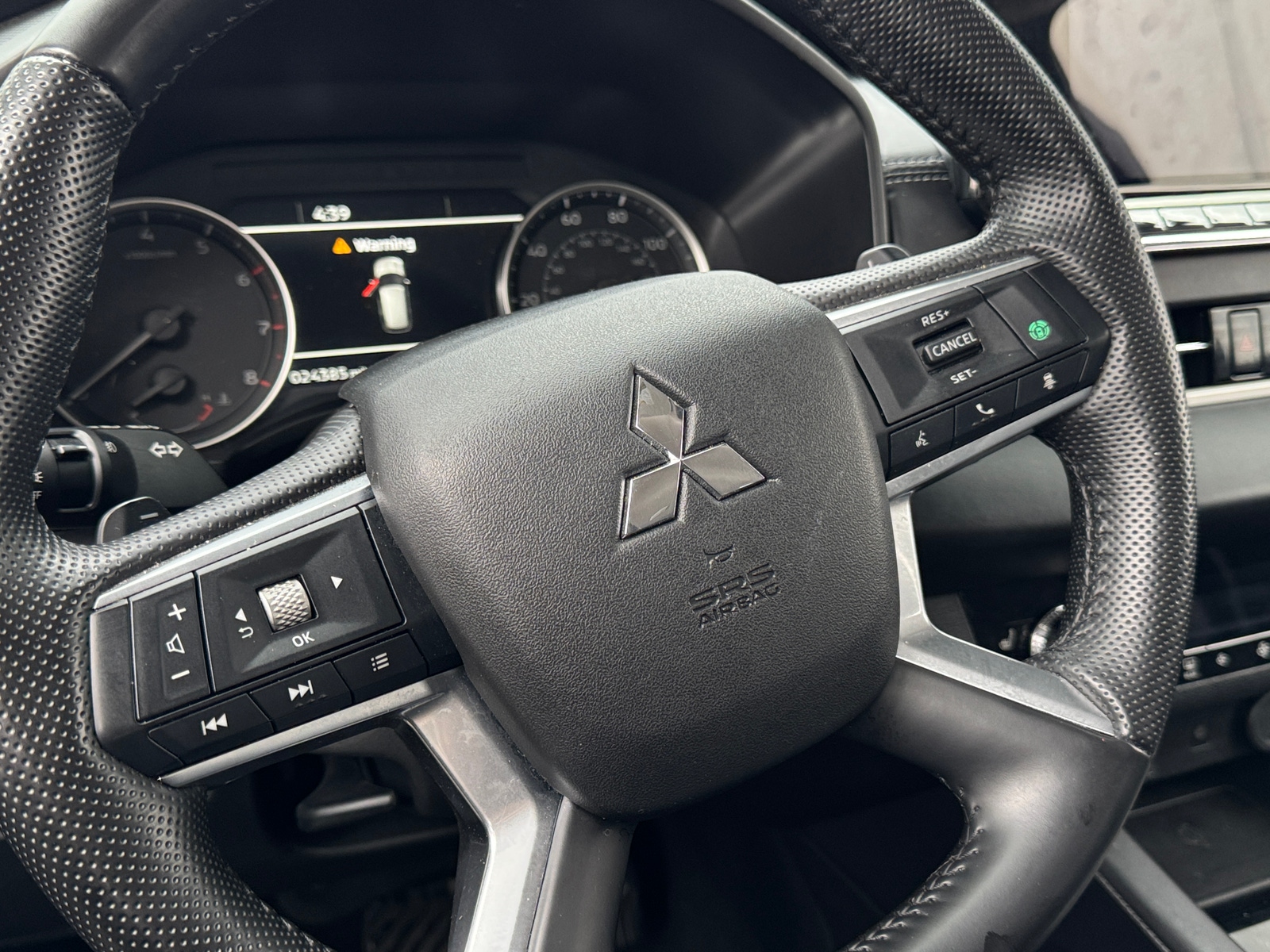 Thumbnail: 2024 Mitsubishi Outlander - 4