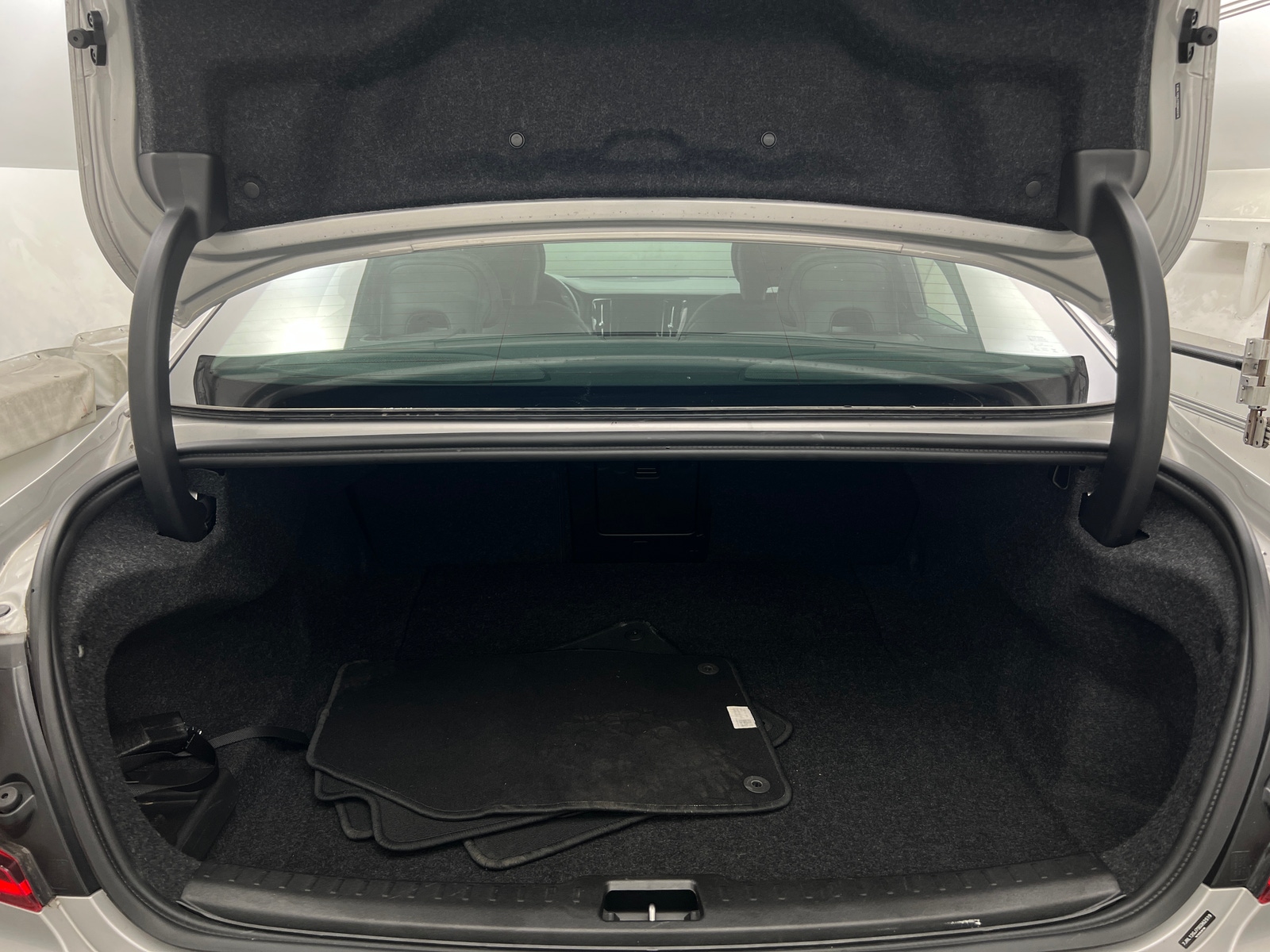 Thumbnail: 2025 Volvo S60 - 6