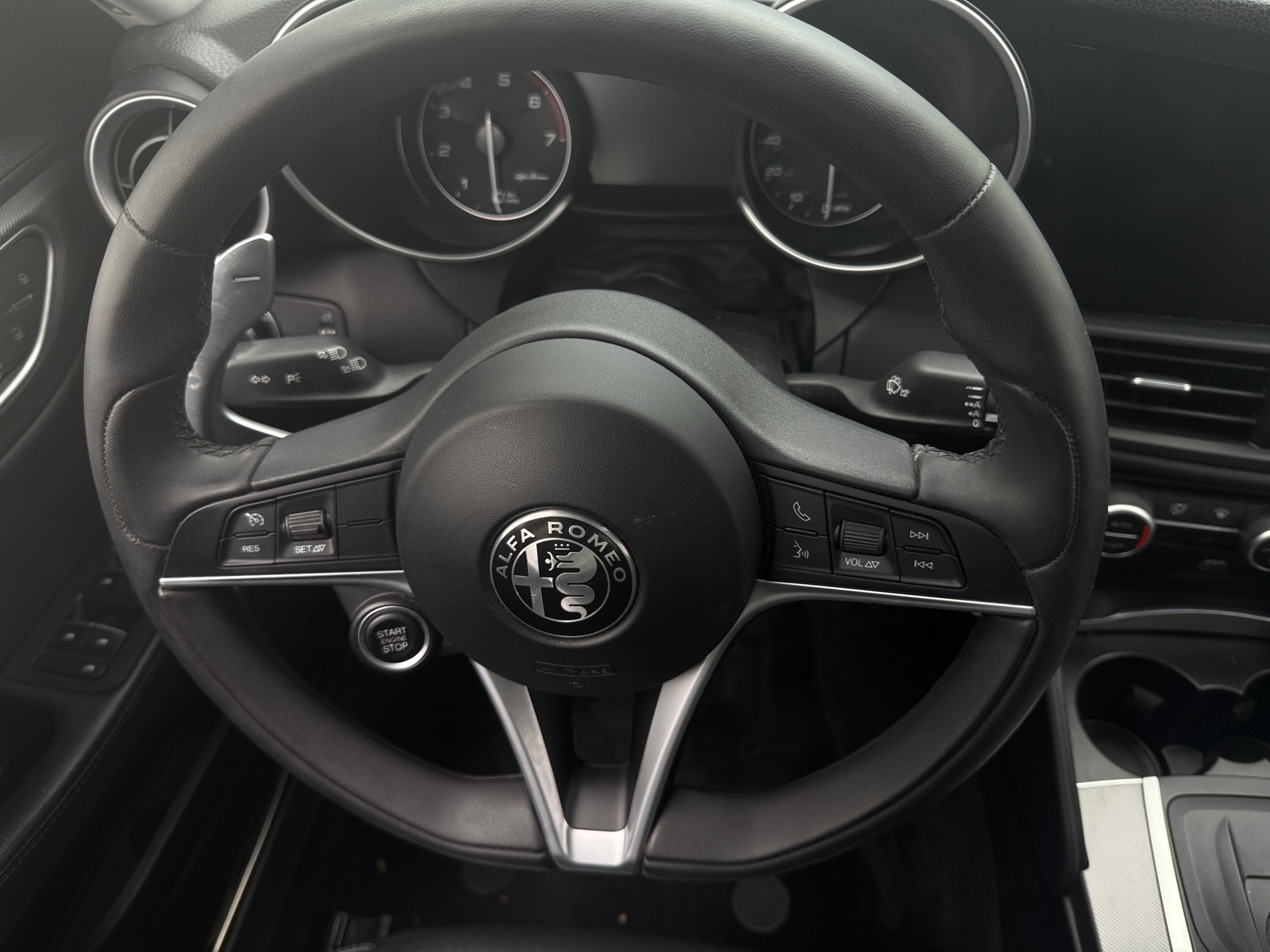 Thumbnail: 2017 Alfa Romeo Giulia - 4