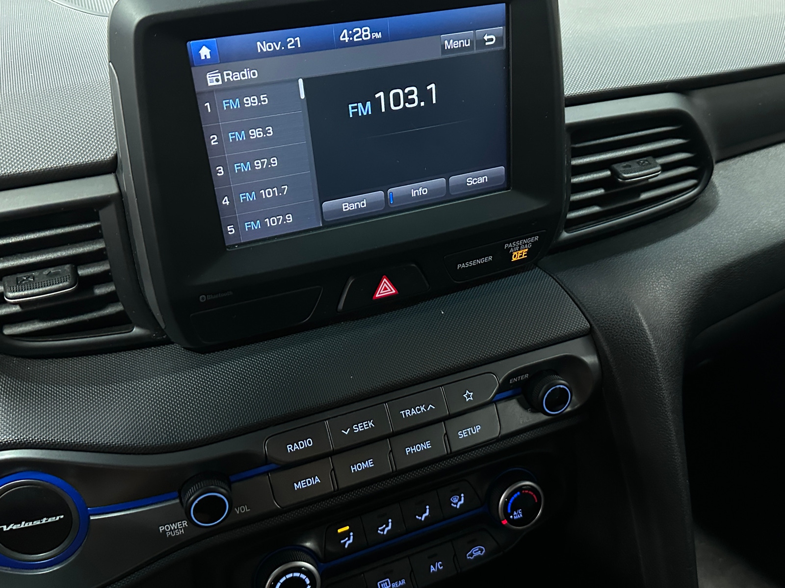 Thumbnail: 2019 Hyundai Veloster - 4