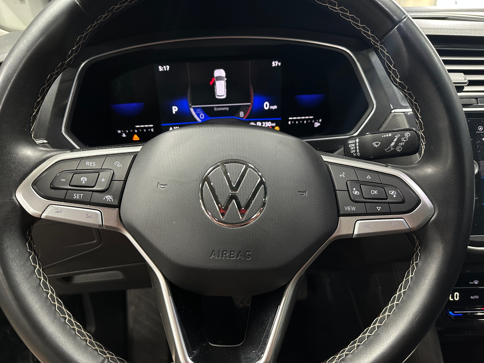 Thumbnail: 2022 Volkswagen Tiguan - 4