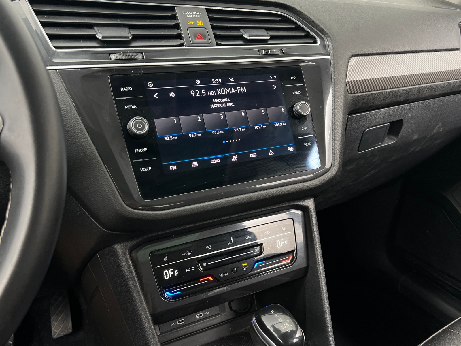 Thumbnail: 2022 Volkswagen Tiguan - 3