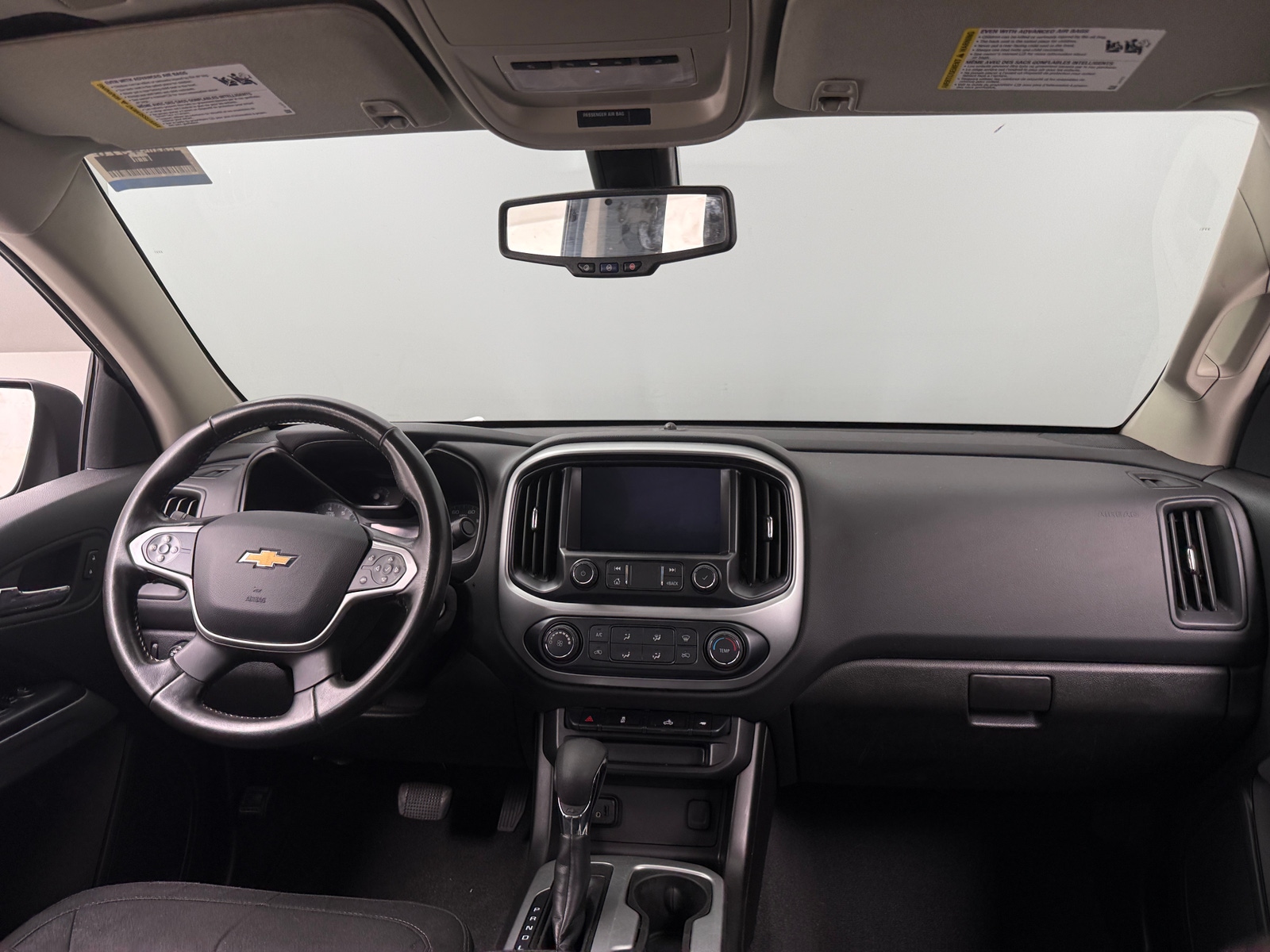 Thumbnail: 2022 Chevrolet Colorado - 3