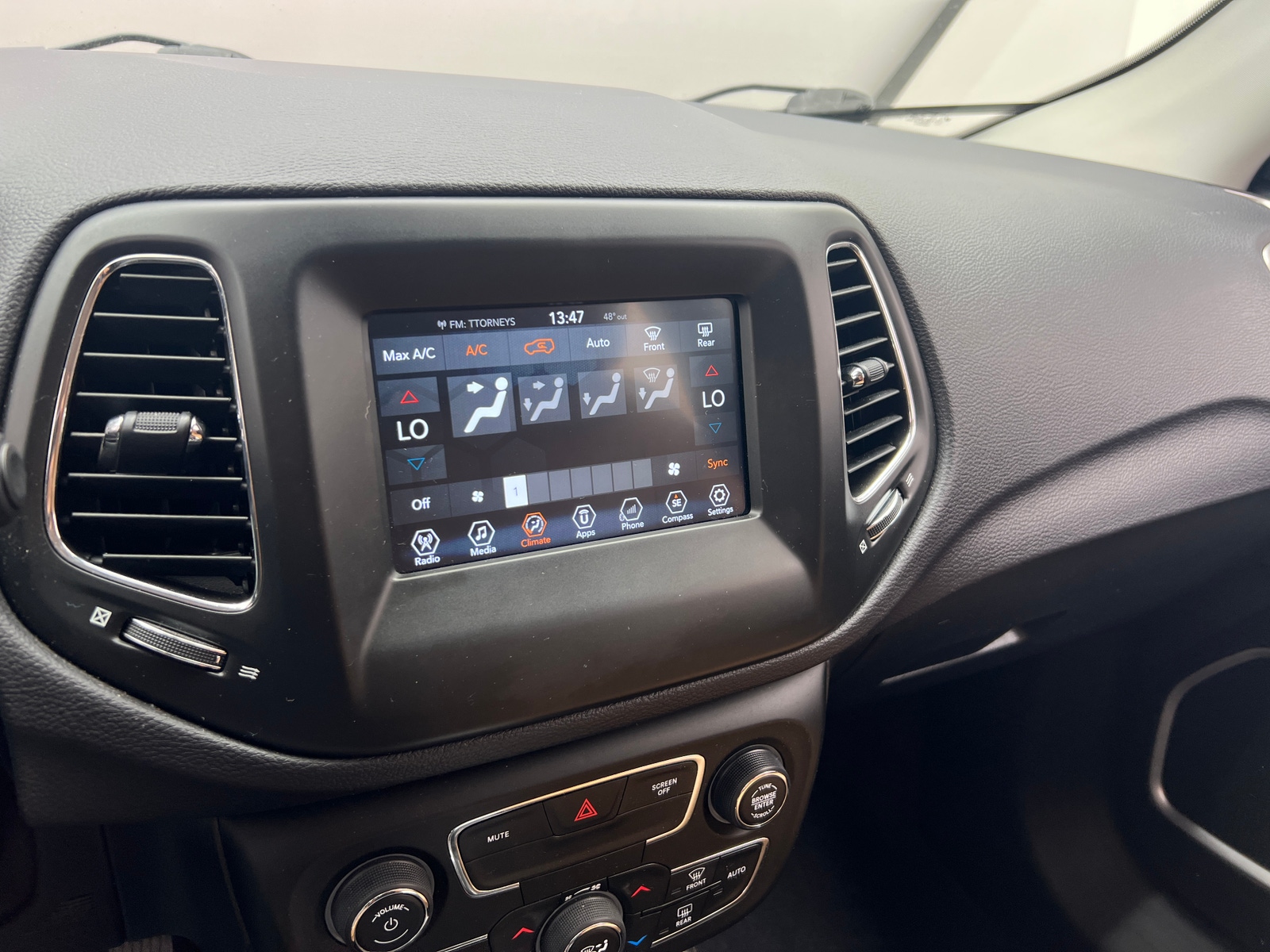 Thumbnail: 2017 Jeep Compass - 4