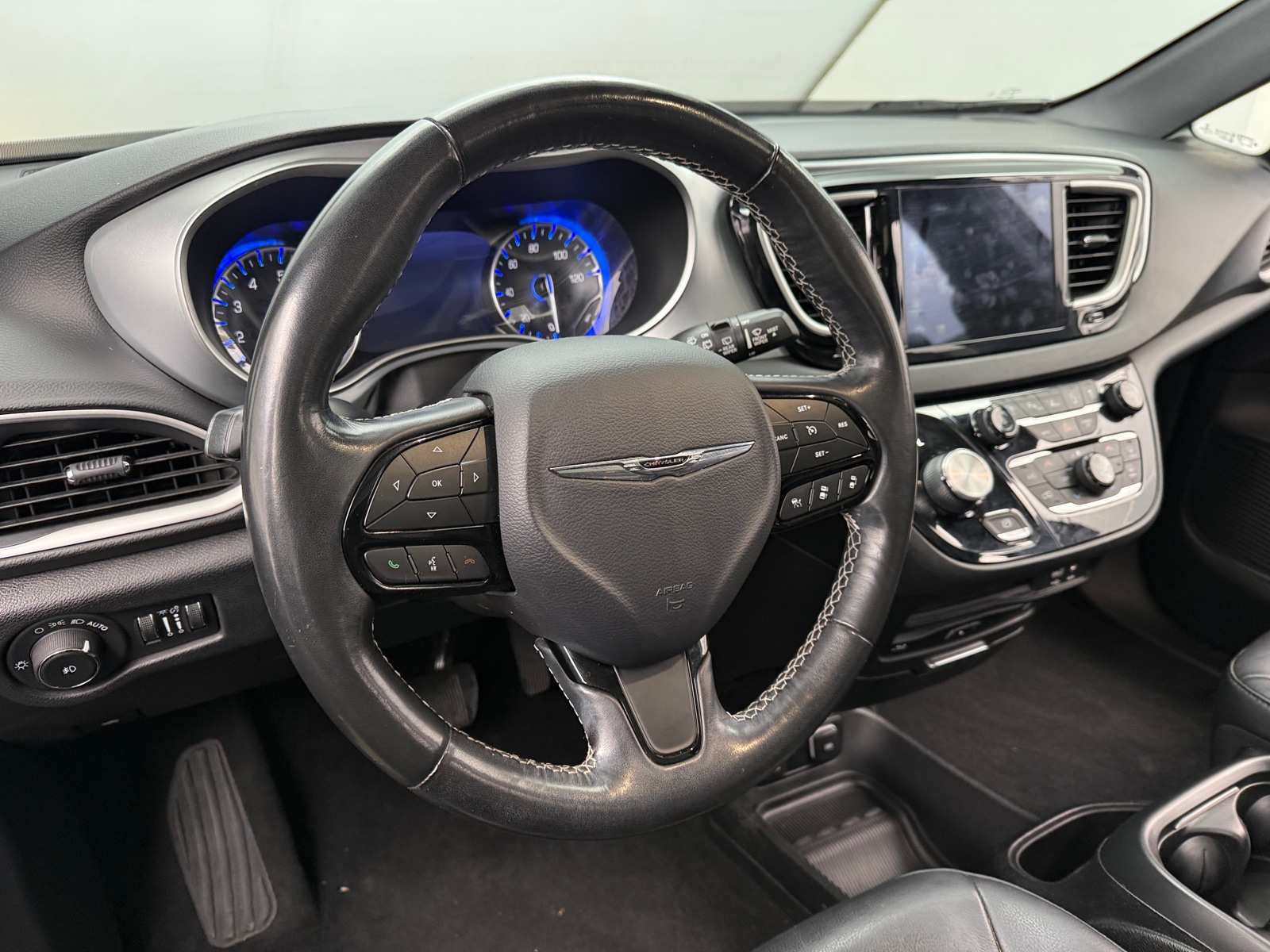 Thumbnail: 2020 Chrysler Pacifica - 4