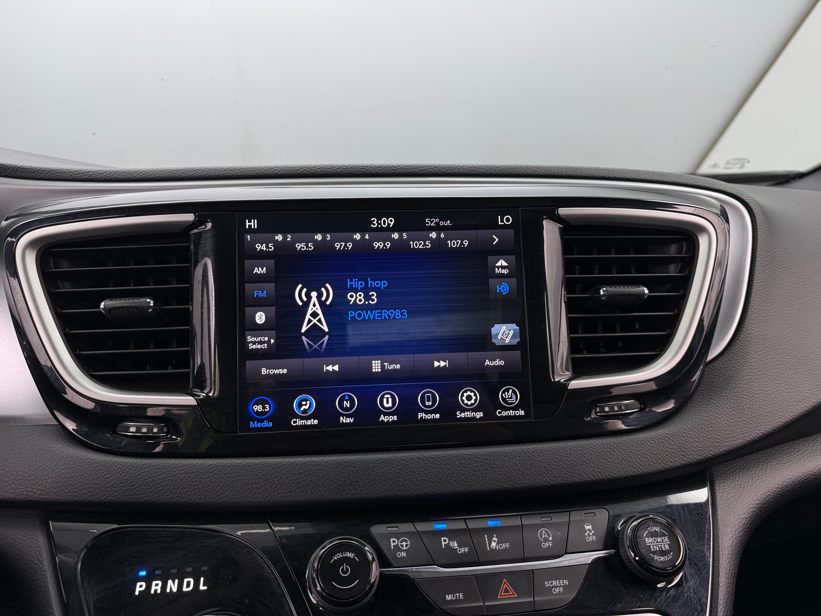 Thumbnail: 2020 Chrysler Pacifica - 3