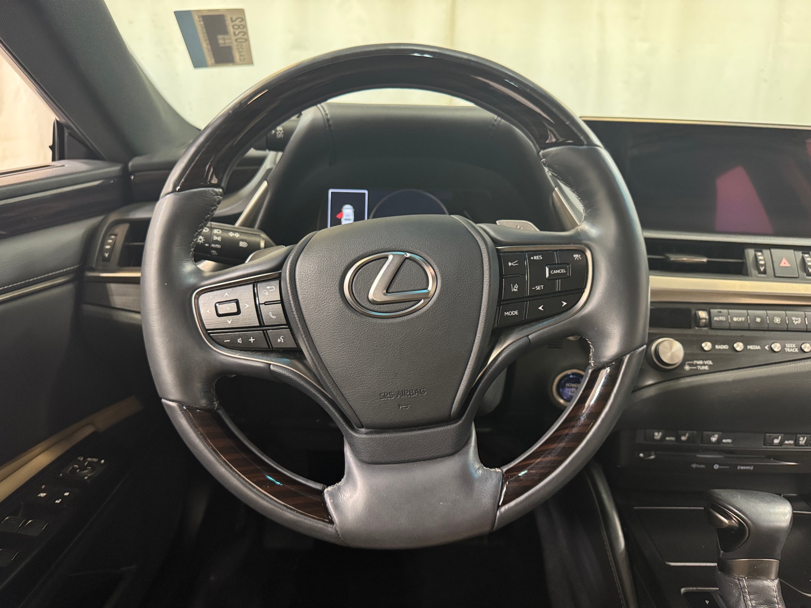 Thumbnail: 2021 Lexus ES - 4